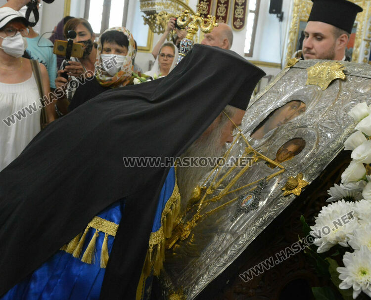 Хасково посрещна Пловдивския митрополит Николай и чудотворната икона на Света Богородица "Златна ябълка"