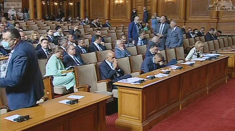 Най-накрая депутатите (пре)гласуваха по казуса "Пламен Николов"