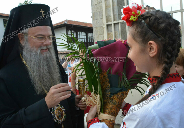 Хасково посрещна Пловдивския митрополит Николай и чудотворната икона на Света Богородица "Златна ябълка"