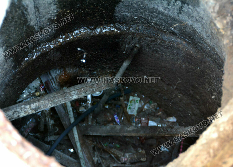 Воня от наводнени мазета и запушена канализация усмърдя част от &bdquo;Орфей&ldquo;