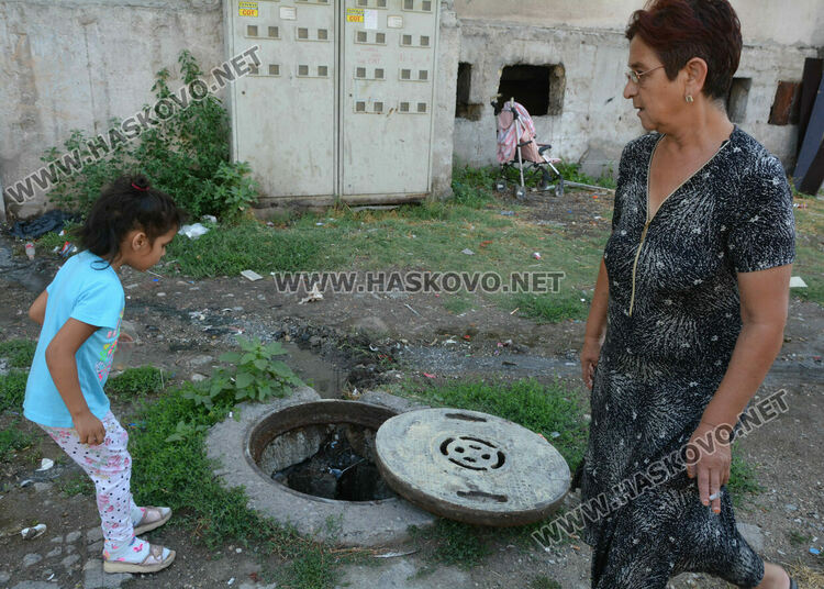 Воня от наводнени мазета и запушена канализация усмърдя част от &bdquo;Орфей&ldquo;