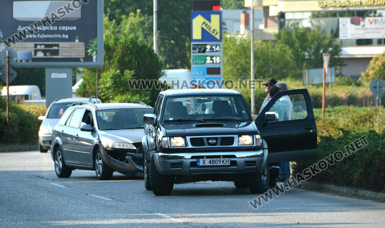 Мазда и Нисан се разбиха на Кърджалийска 