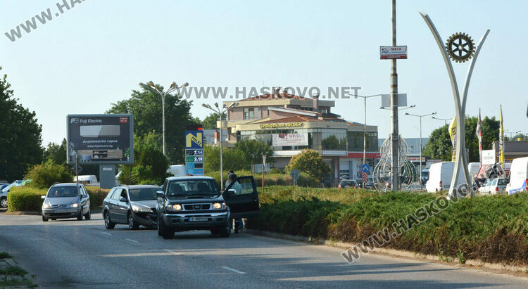 Мазда и Нисан се разбиха на Кърджалийска 