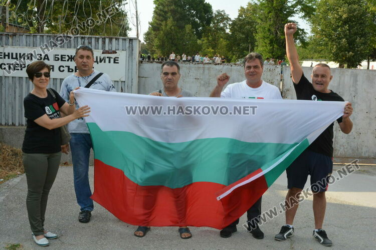Слаба подкрепа на протеста на „Възраждане“ срещу бежанците в Харманли