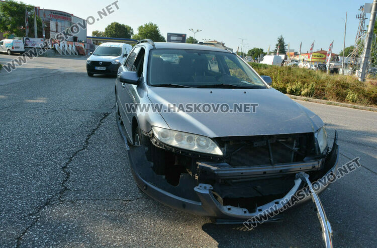 Мазда и Нисан се разбиха на Кърджалийска 