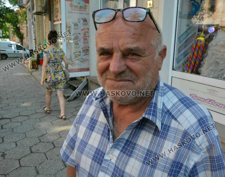 Разкопаха Кърджалийска за отстраняване на авария, откриха я след наводняване в мазета