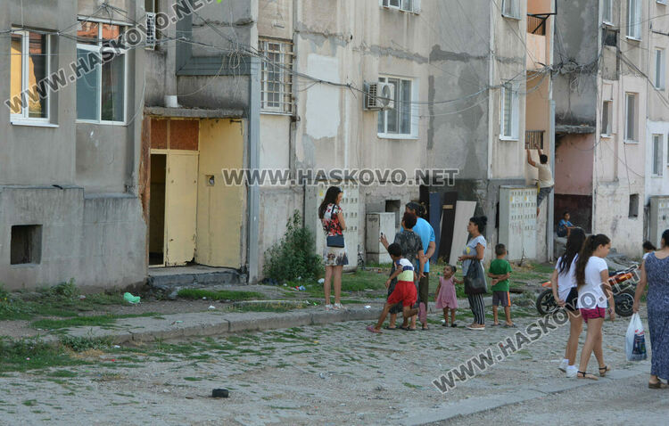 Воня от наводнени мазета и запушена канализация усмърдя част от &bdquo;Орфей&ldquo;