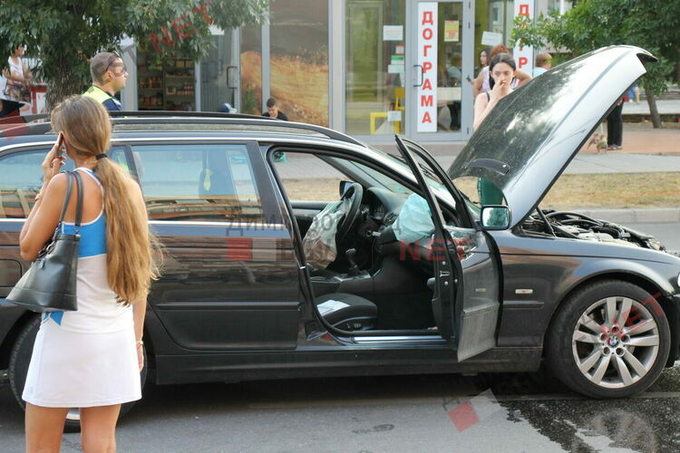 БМВ и Опел премериха тенекии на главен булевард в Димитровград