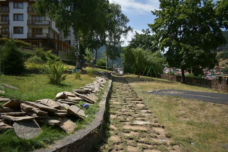 Благоустрояват градския парк в Чепеларе по проект