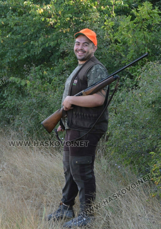 Дружинката от Стамболийски откри лова на пернат дивеч със слука. Чакат и група от Гърция