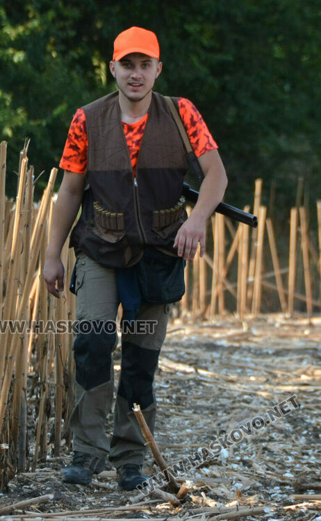 Дружинката от Стамболийски откри лова на пернат дивеч със слука. Чакат и група от Гърция