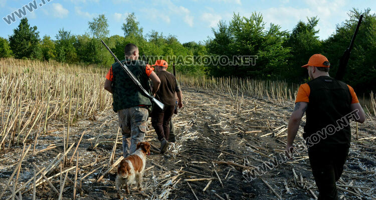 Дружинката от Стамболийски откри лова на пернат дивеч със слука. Чакат и група от Гърция