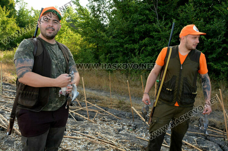 Дружинката от Стамболийски откри лова на пернат дивеч със слука. Чакат и група от Гърция