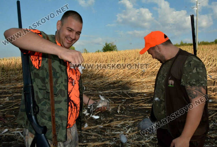 Дружинката от Стамболийски откри лова на пернат дивеч със слука. Чакат и група от Гърция