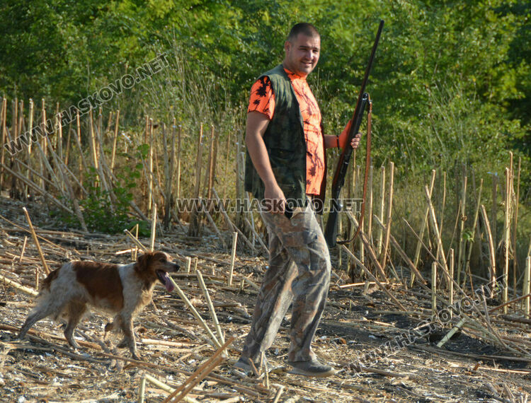 Дружинката от Стамболийски откри лова на пернат дивеч със слука. Чакат и група от Гърция