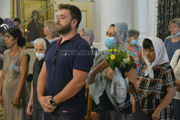 Християните отбелязват Успение на Пресвета Богородица