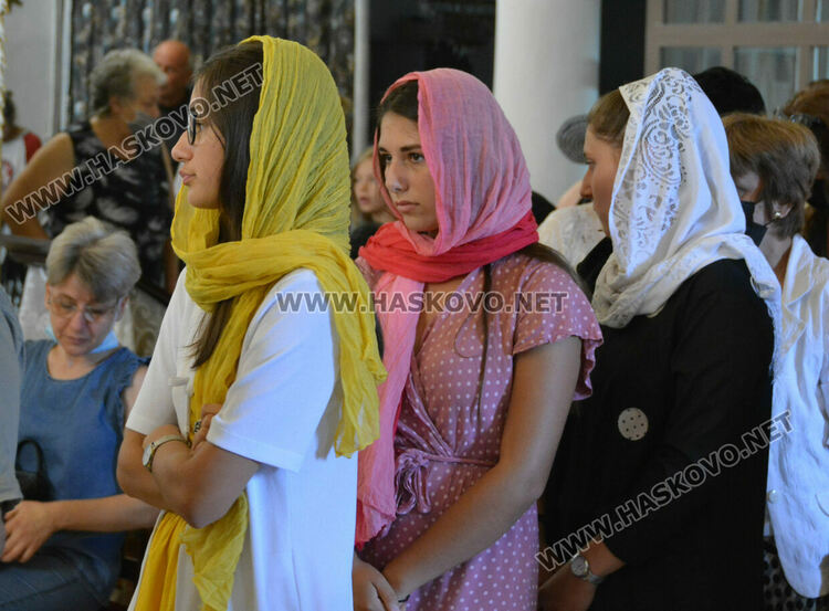 Християните отбелязват Успение на Пресвета Богородица