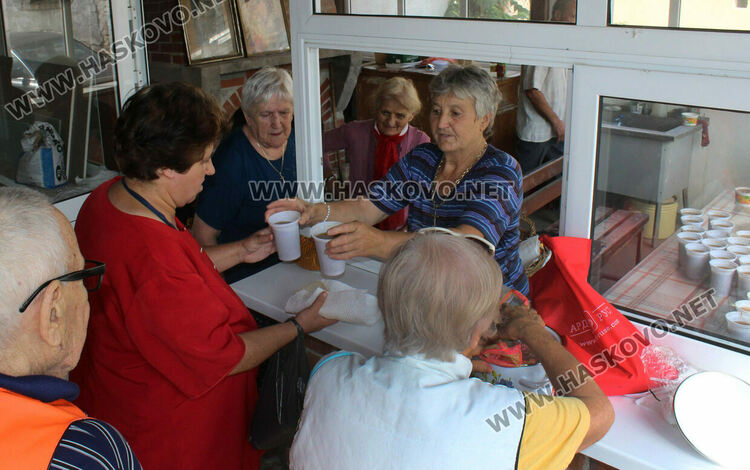 Християните отбелязват Успение на Пресвета Богородица