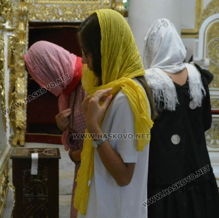 Християните отбелязват Успение на Пресвета Богородица