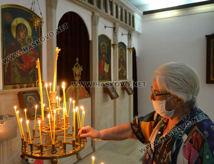 Християните отбелязват Успение на Пресвета Богородица