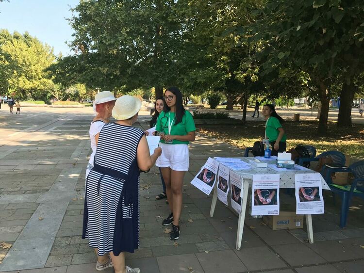 Студенти проведоха информационна кампания за КОВИД-19 и ваксините