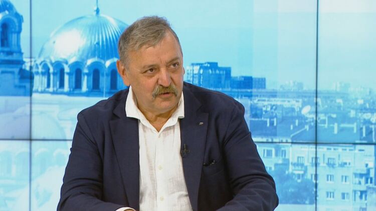 Проф. Кантарджиев: Да спазваме леките мерки, за да не се налагат по-тежки