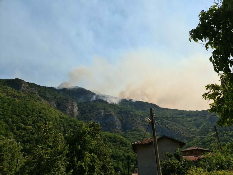 Кметът Грудев се срещна с кмета на Нареченски бани заради пожара над село Югово