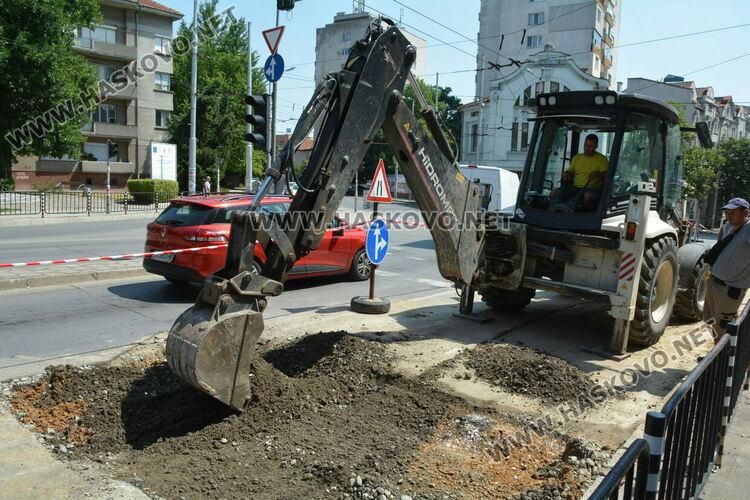 Валяк хлътна в насип на ВиК