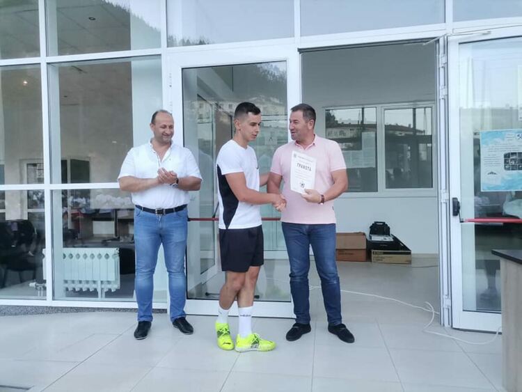 Кметът на Мадан награди най-изявените спортисти на общината