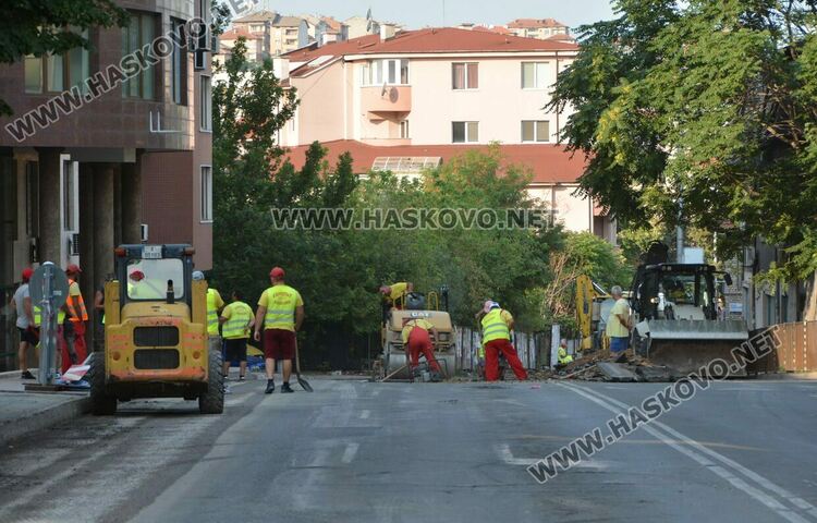 Бул.“Съединение“ от пазара до „Раковски“-затворен за преасфалтиране