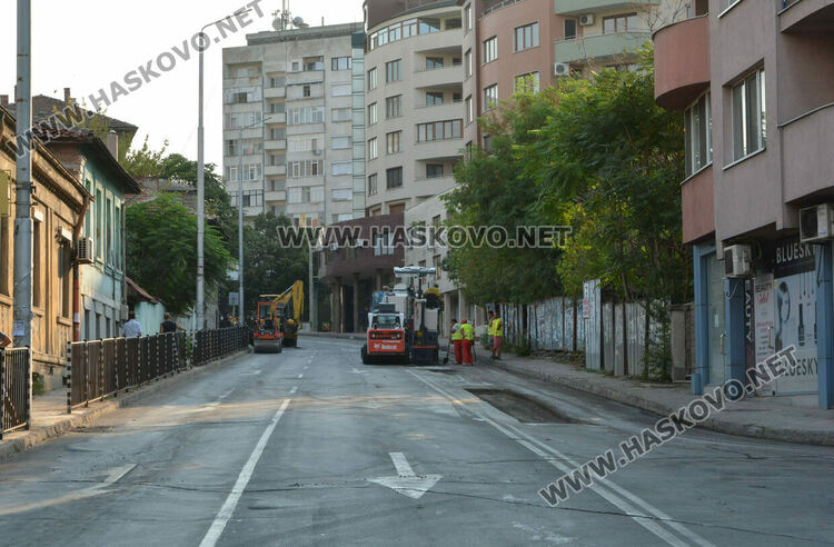 Бул.“Съединение“ от пазара до „Раковски“-затворен за преасфалтиране