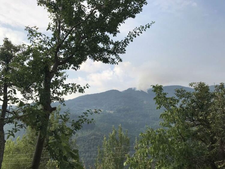 В Югово се молят за дъжд, да помогне за овладяването на пожара