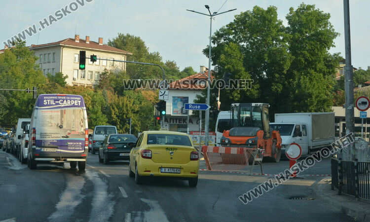 Бул.“Съединение“ от пазара до „Раковски“-затворен за преасфалтиране