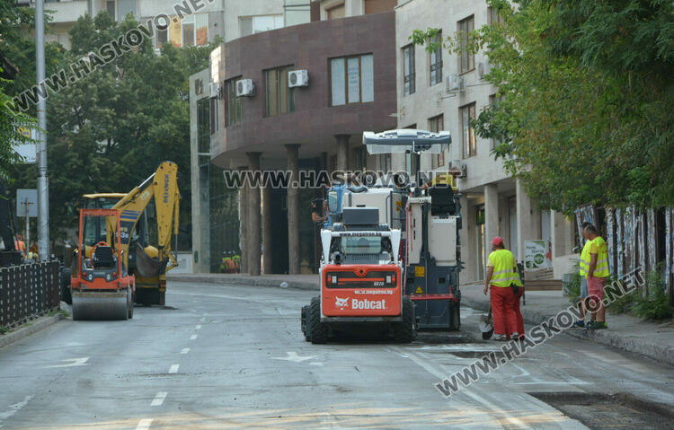 Бул.“Съединение“ от пазара до „Раковски“-затворен за преасфалтиране
