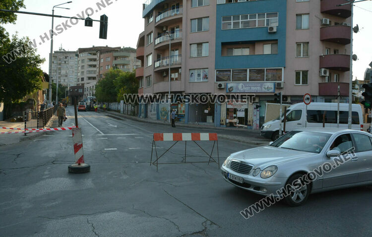 Бул.“Съединение“ от пазара до „Раковски“-затворен за преасфалтиране