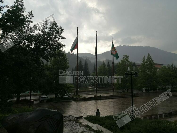 Гръмотевична буря се разрази над Смолян