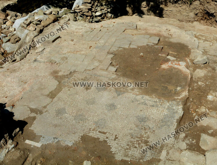  Разкриха банята с мозайки в имението на Тит Флавий и Клавдия Монтана край Каснаково