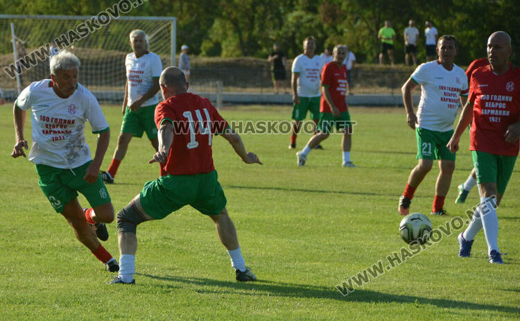 Звезден тим на терена на „Хеброс“ за 100-годишния юбилей на клуба, заради здравословни проблеми Стоичков не дойде