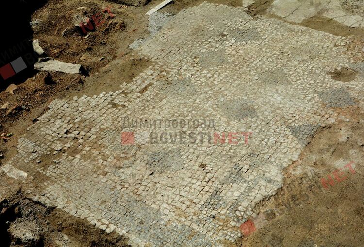 Археолози разкриват вила от преди 18 века с площ от 2700кв.м. край Димитровград