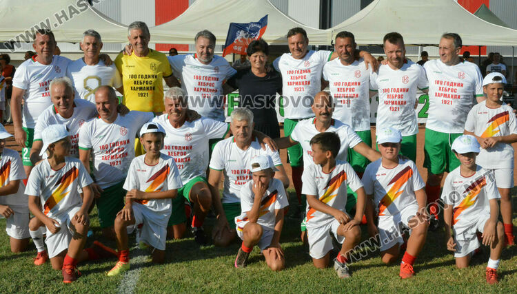 Звезден тим на терена на „Хеброс“ за 100-годишния юбилей на клуба, заради здравословни проблеми Стоичков не дойде