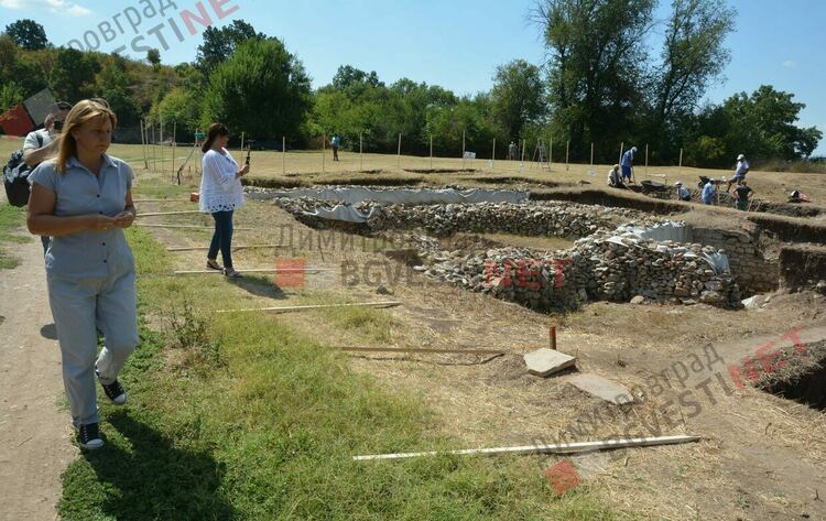 Археолози разкриват вила от преди 18 века с площ от 2700кв.м. край Димитровград