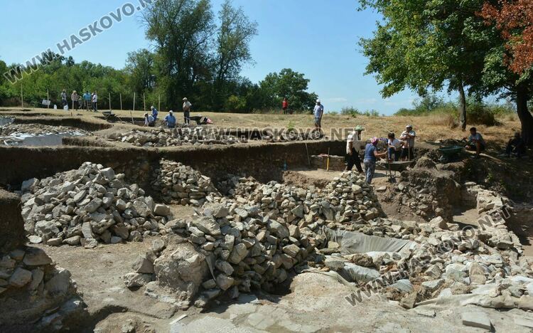  Разкриха банята с мозайки в имението на Тит Флавий и Клавдия Монтана край Каснаково