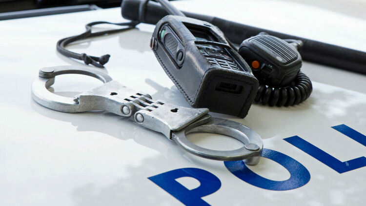 24-годишна пътничка задържана с хероин и марихуана, шофьорът - на канабис и метаамфетамин