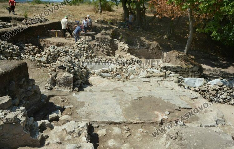  Разкриха банята с мозайки в имението на Тит Флавий и Клавдия Монтана край Каснаково