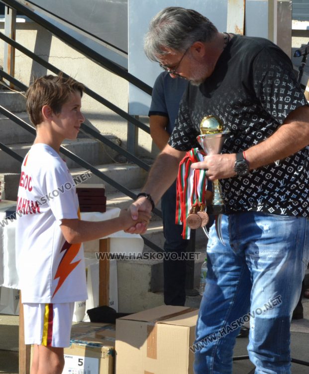 Звезден тим на терена на „Хеброс“ за 100-годишния юбилей на клуба, заради здравословни проблеми Стоичков не дойде