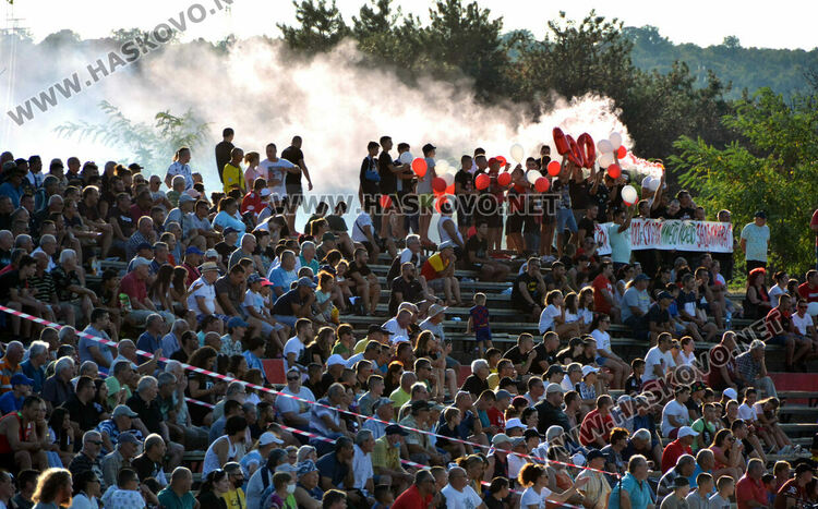 Звезден тим на терена на „Хеброс“ за 100-годишния юбилей на клуба, заради здравословни проблеми Стоичков не дойде