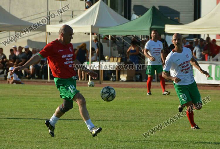 Звезден тим на терена на „Хеброс“ за 100-годишния юбилей на клуба, заради здравословни проблеми Стоичков не дойде