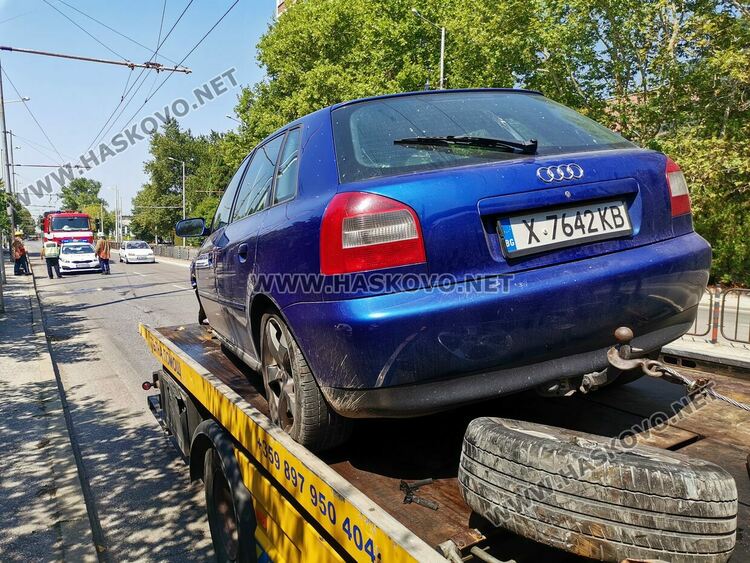 Ауди разби огражденията на "Съединение" 