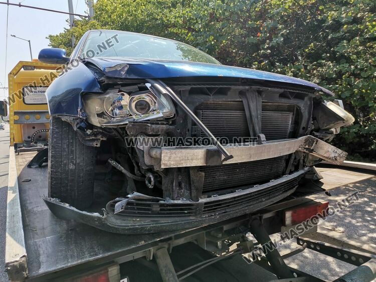 Ауди разби огражденията на "Съединение" 