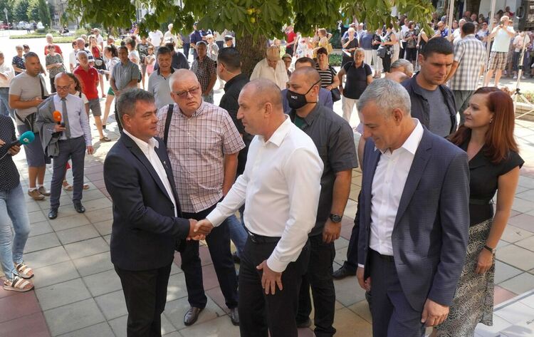 Радев подкрепя финансовата децентрализация на общините